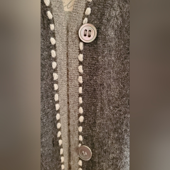 Neiman Marcus Cashmere Collection Cardigan 2 Shades of Grey - Picture 3 of 8